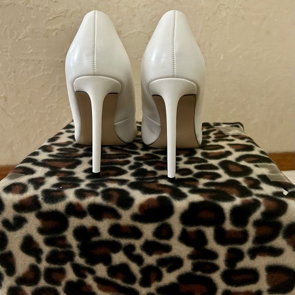 Rogue Heels/Pumps Condition 01 - Picture 5 of 9